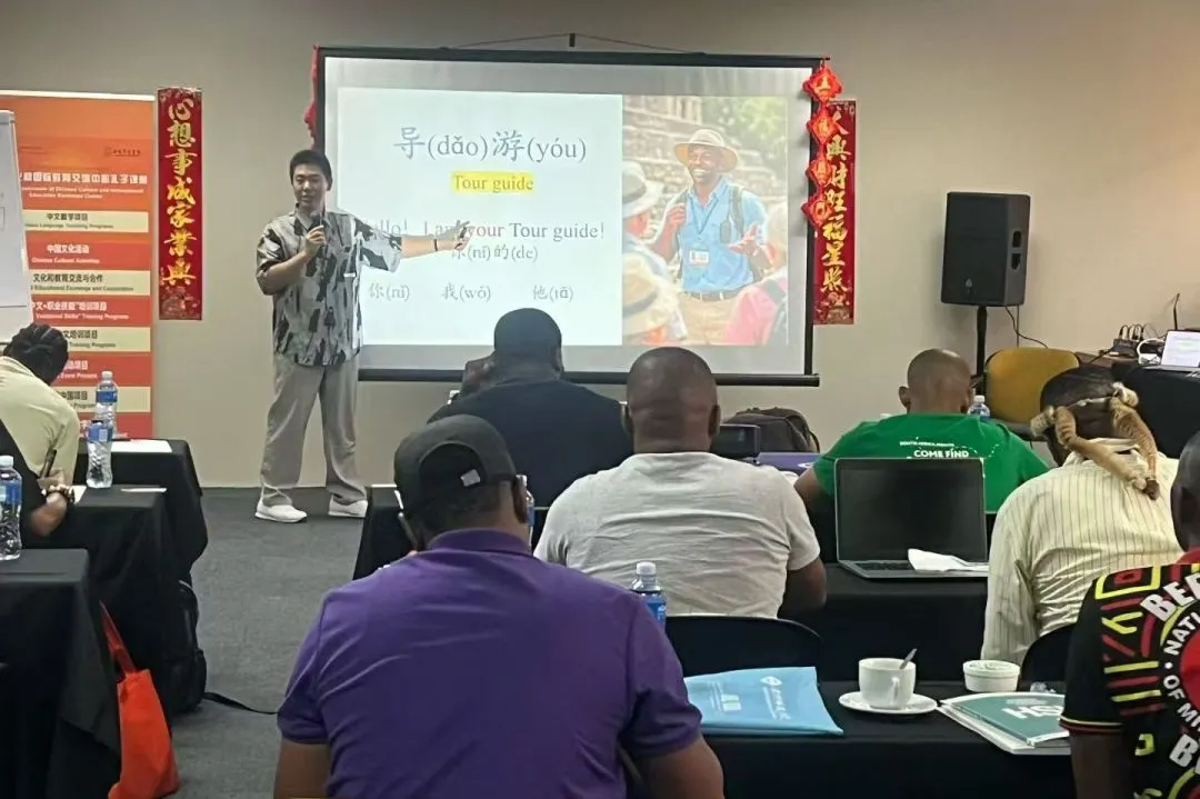 泰国孔敬大学孔子学院与泰国教育部基础教育委员会举行座谈会1 图片