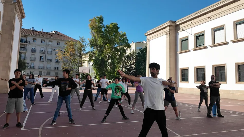 英国利物浦大学孔子学院联合举办“光印:文明编码与算法互鉴”主题艺术展1 图片
