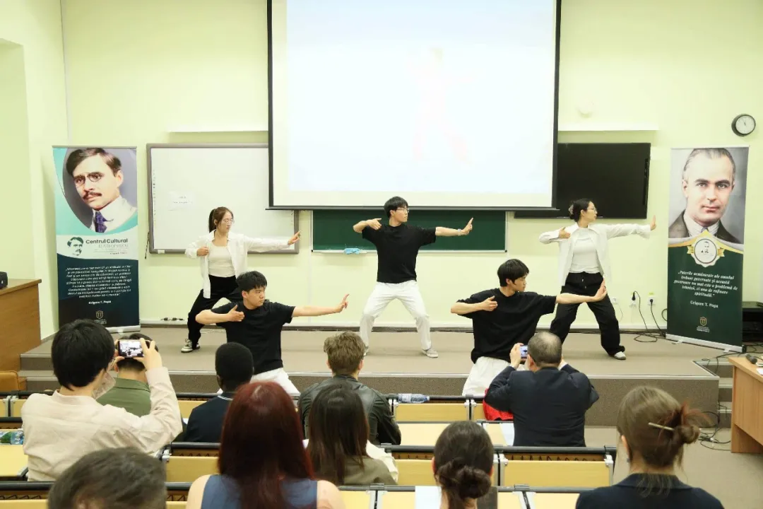 意大利米兰国立大学孔子学院举办中国文化体验活动1 图片