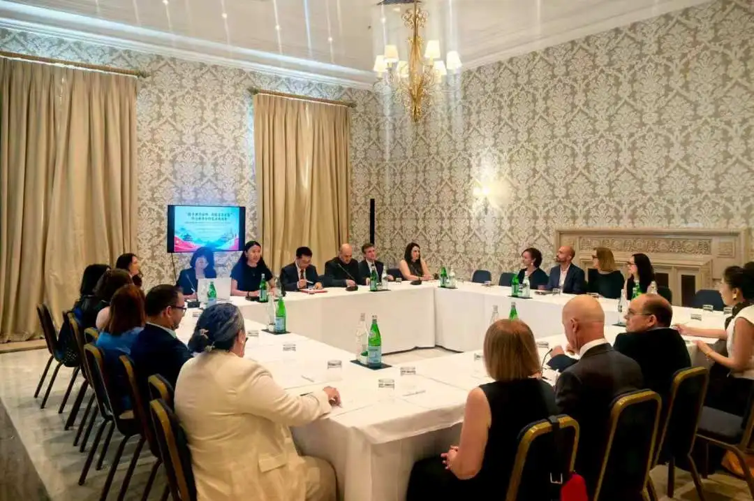 马达加斯加塔那那利佛大学孔子学院下设安琪拉贝教学点开展中文本科招生宣介进校园活动2 图片